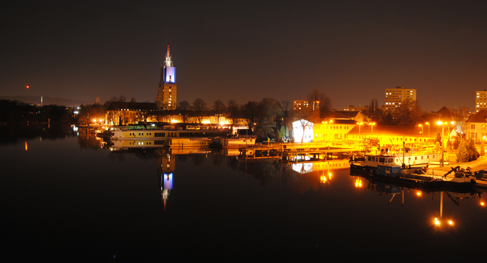 Nächtlicher Blick von der Humboldtbrücke über die Havel nach SW